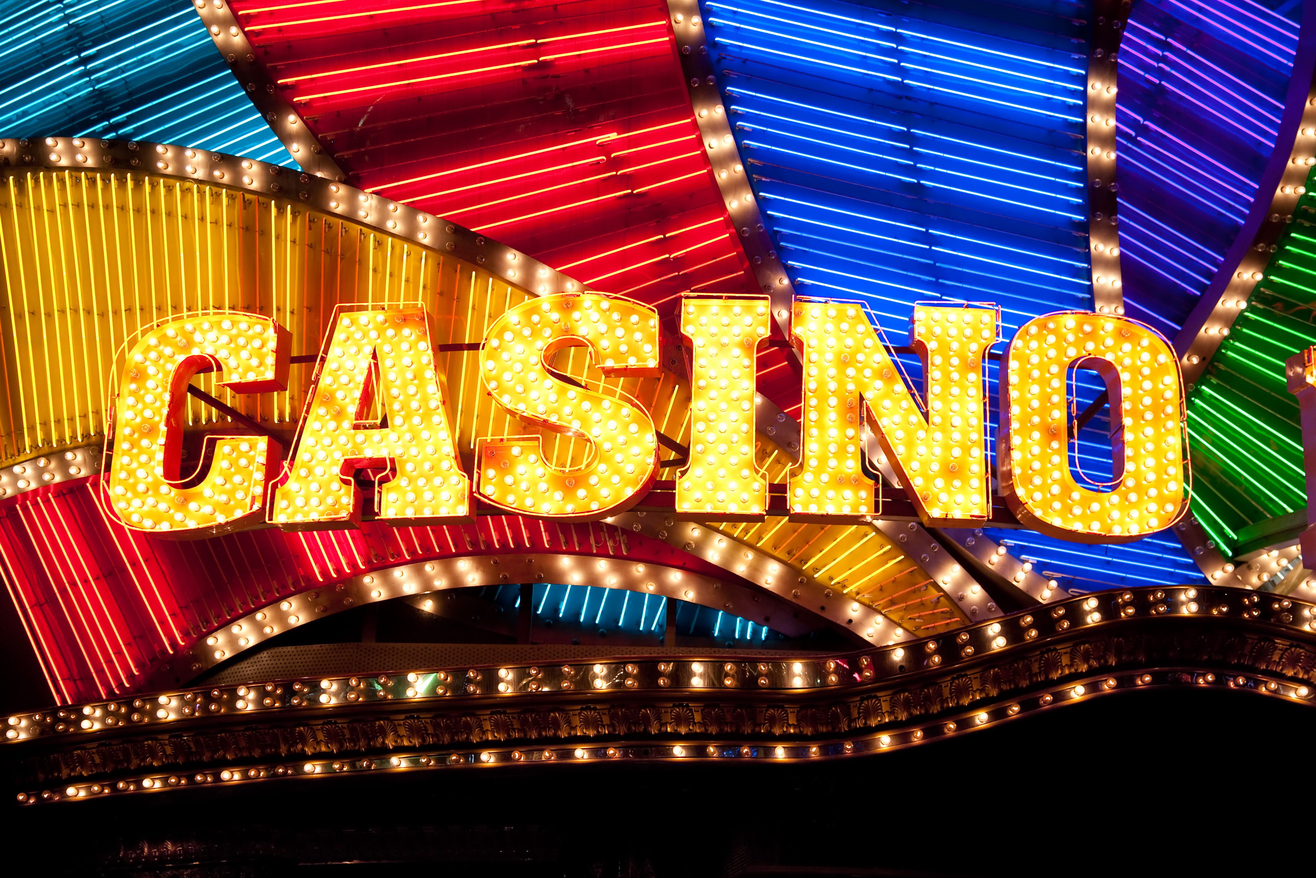 Canlı Bağlantı Blackjack Stratejileri: Gerçek Krupiyelerle Kazan